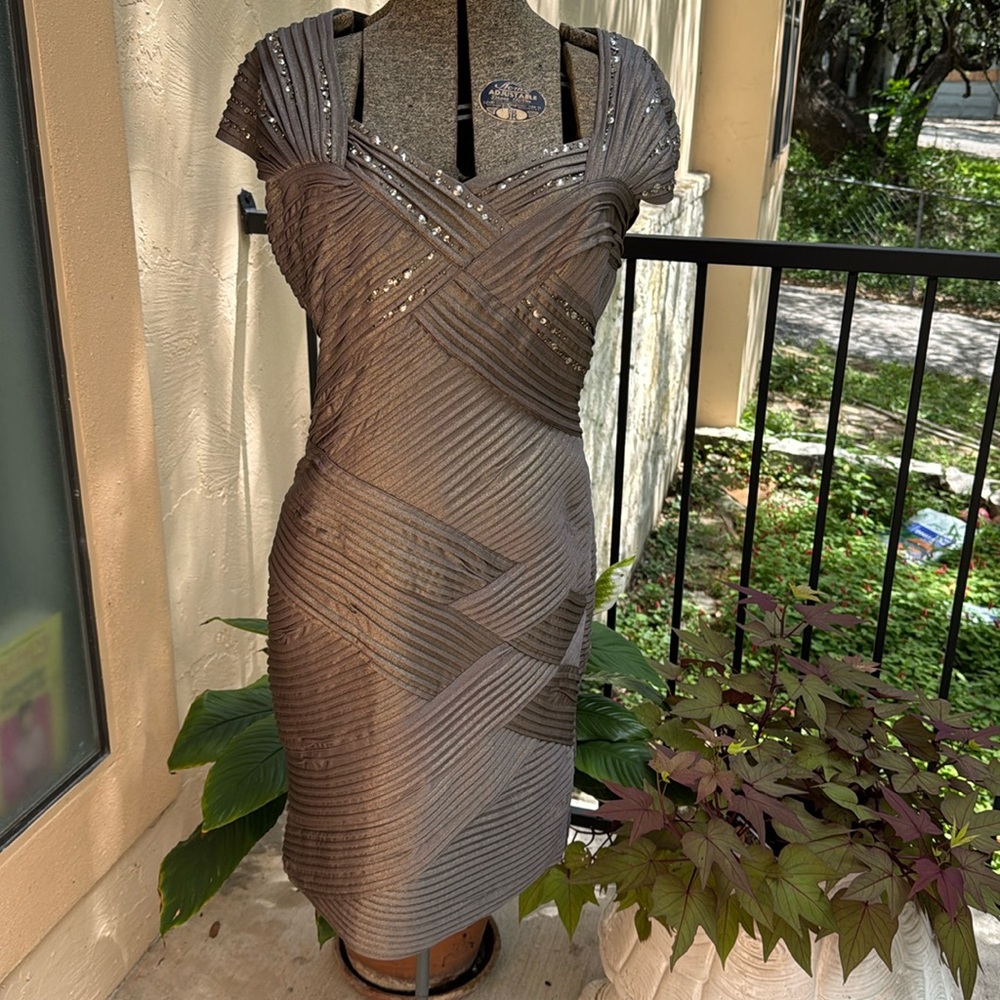 Tadashi Shoji Form-Fitting Dress w/ Beads/Sequins Dark Gray w/ Gold Highlights M